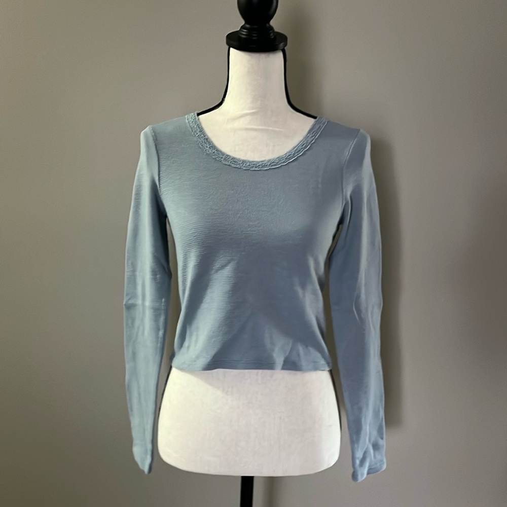 American Eagle Outfitters Light Blue Long Sleeve Scoop Neck Tee
